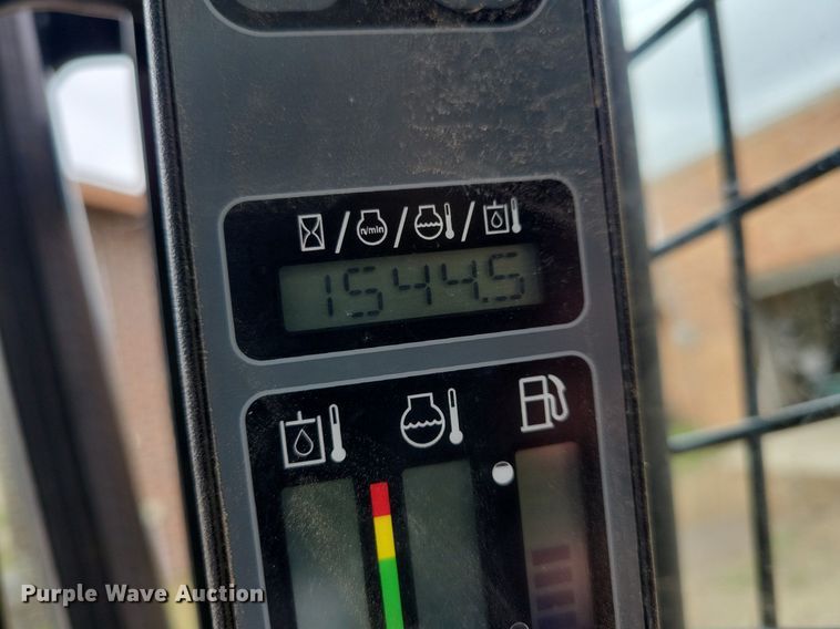 image for item MO9617 2015 Case TR270  tracked skid steer loader