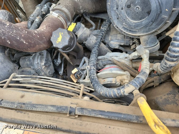 image for item MO9617 2015 Case TR270  tracked skid steer loader