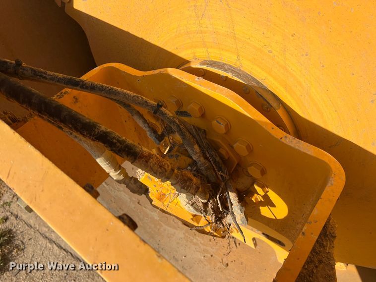 image for item MQ9874 Volvo SD115  single drum roller