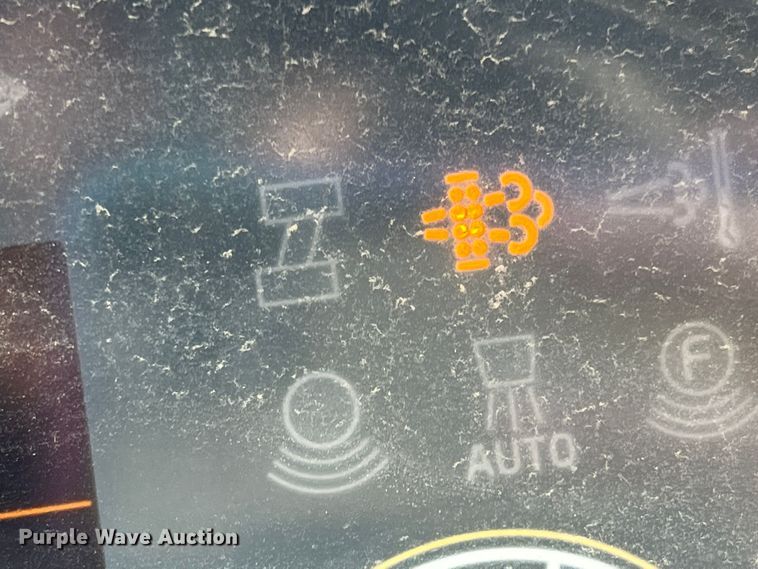 image for item MQ9874 Volvo SD115  single drum roller