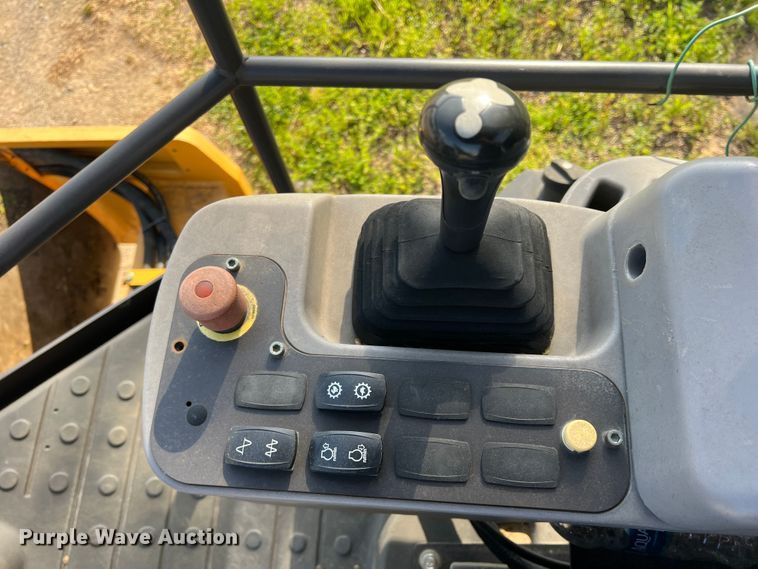 image for item MQ9874 Volvo SD115  single drum roller