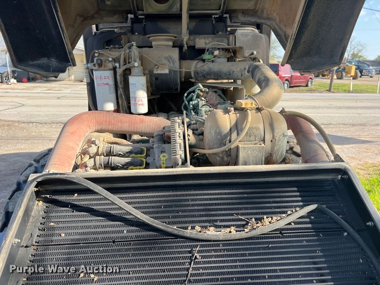 image for item MQ9874 Volvo SD115  single drum roller