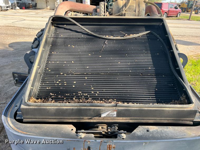 image for item MQ9874 Volvo SD115  single drum roller