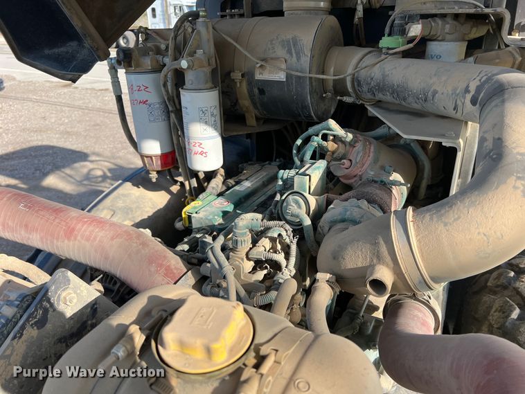 image for item MQ9874 Volvo SD115  single drum roller