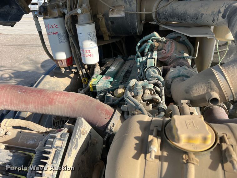 image for item MQ9874 Volvo SD115  single drum roller