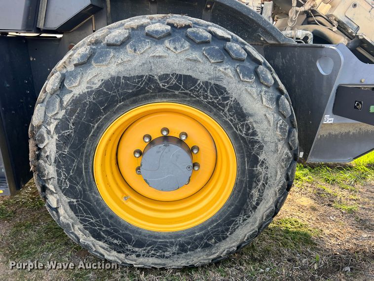 image for item MQ9874 Volvo SD115  single drum roller