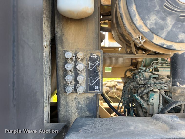 image for item MQ9874 Volvo SD115  single drum roller