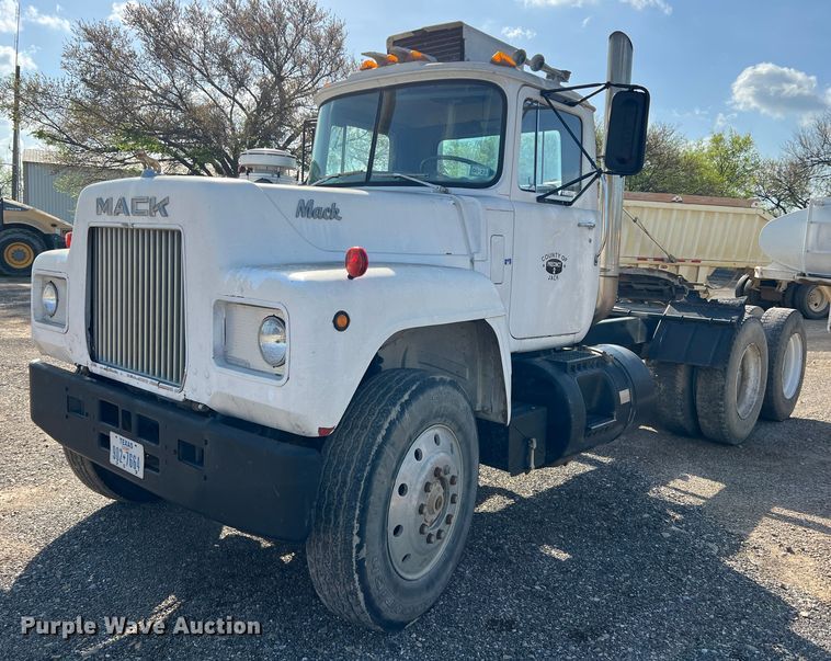 image for item MQ9875 1980 Mack  semi truck
