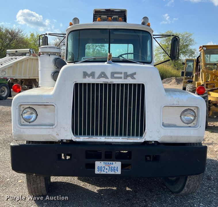 image for item MQ9875 1980 Mack  semi truck