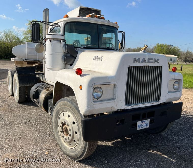 image for item MQ9875 1980 Mack  semi truck