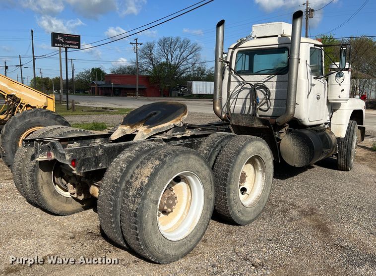 image for item MQ9875 1980 Mack  semi truck
