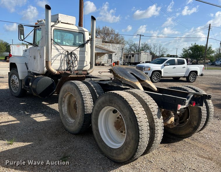 image for item MQ9875 1980 Mack  semi truck