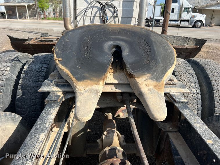 image for item MQ9875 1980 Mack  semi truck