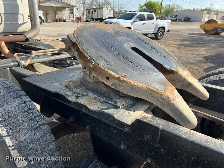 image for item MQ9875 1980 Mack  semi truck