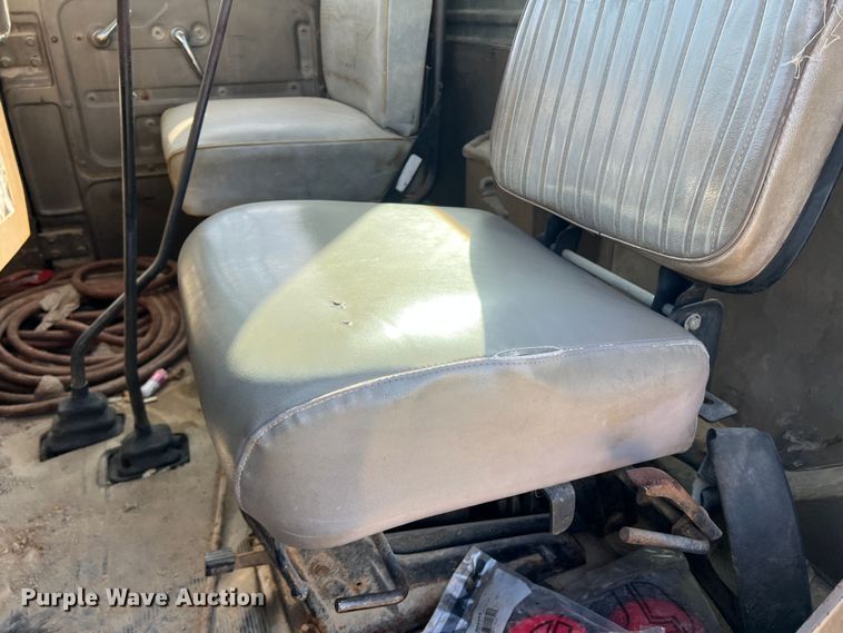 image for item MQ9875 1980 Mack  semi truck