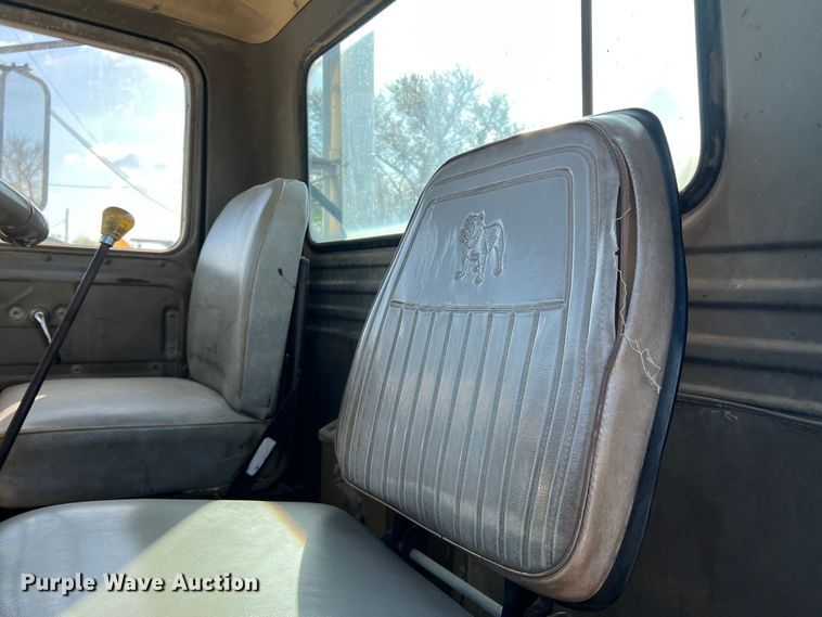 image for item MQ9875 1980 Mack  semi truck