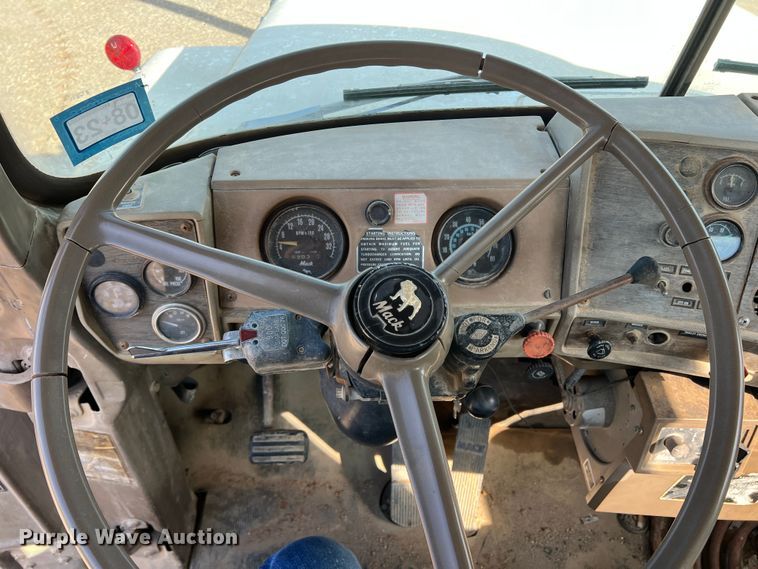 image for item MQ9875 1980 Mack  semi truck