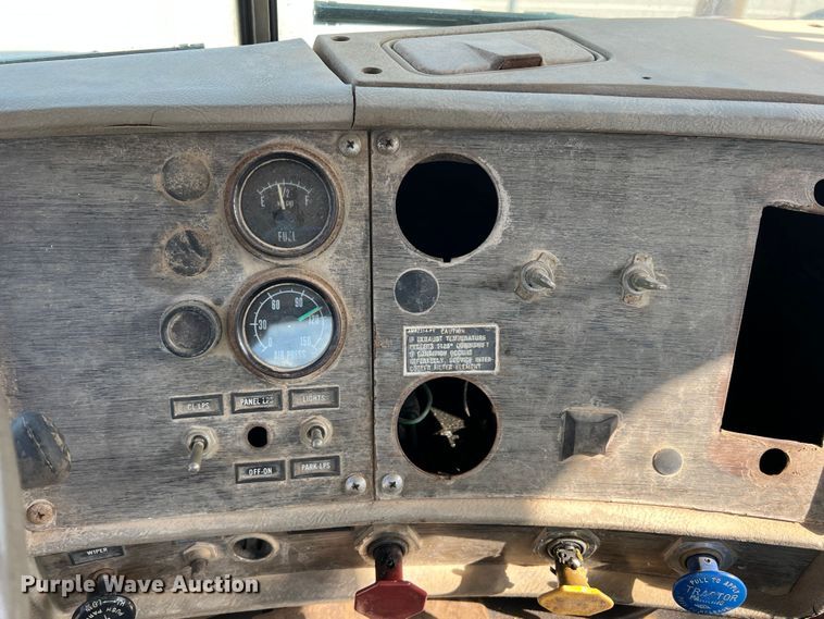 image for item MQ9875 1980 Mack  semi truck