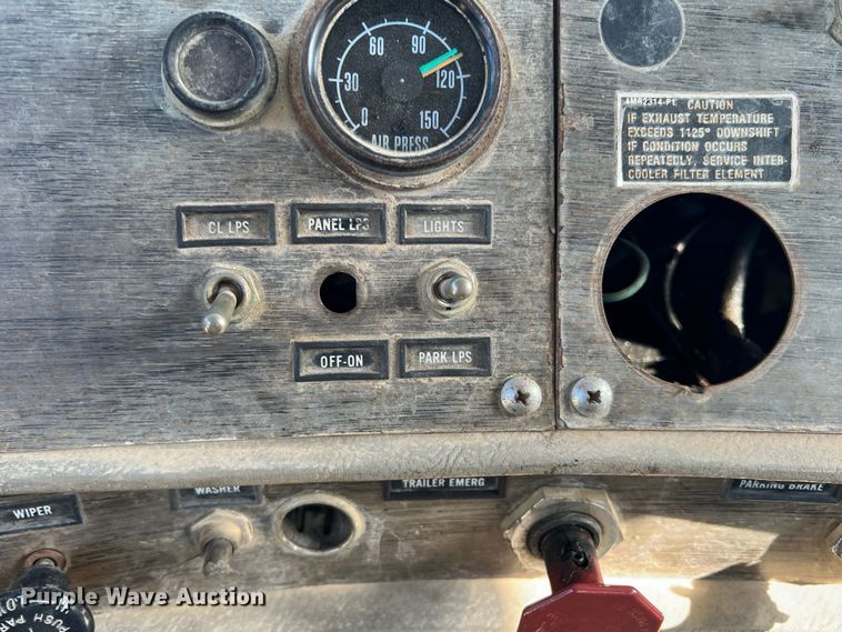 image for item MQ9875 1980 Mack  semi truck