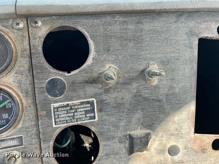 image for item MQ9875 1980 Mack  semi truck