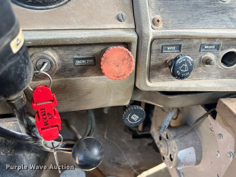 image for item MQ9875 1980 Mack  semi truck