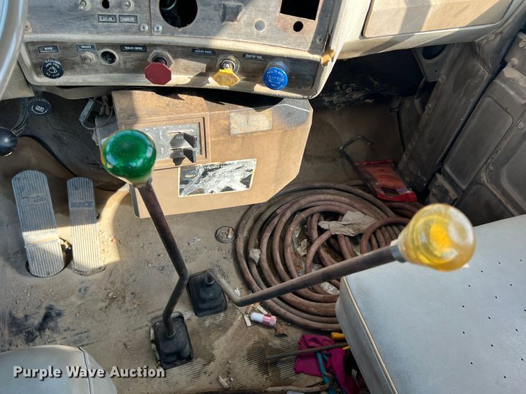 image for item MQ9875 1980 Mack  semi truck