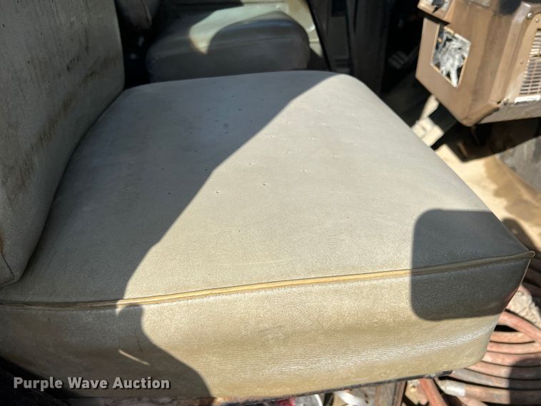 image for item MQ9875 1980 Mack  semi truck