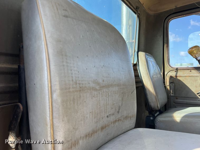 image for item MQ9875 1980 Mack  semi truck