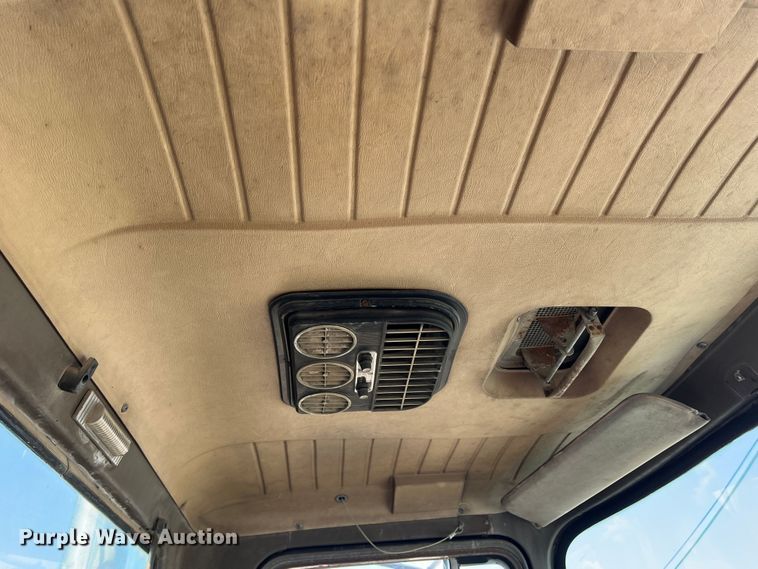 image for item MQ9875 1980 Mack  semi truck