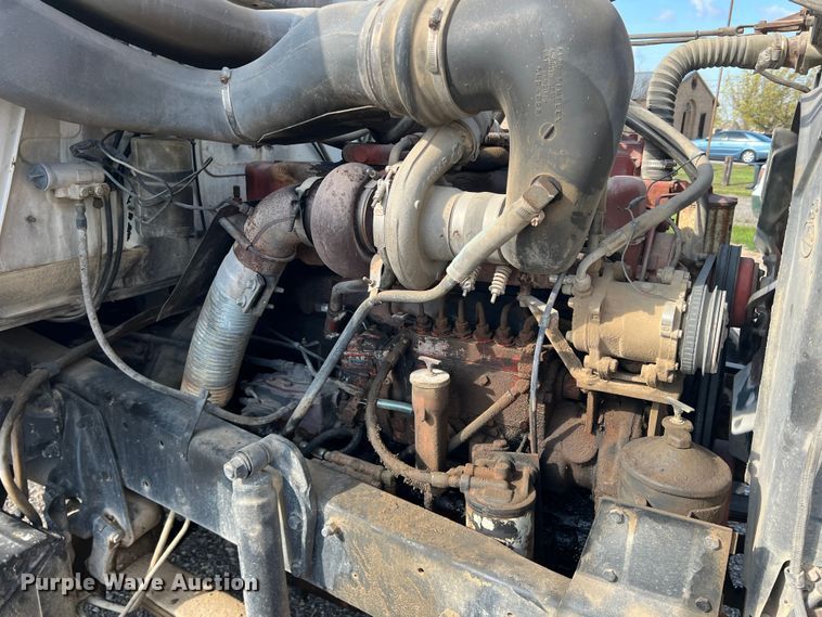 image for item MQ9875 1980 Mack  semi truck