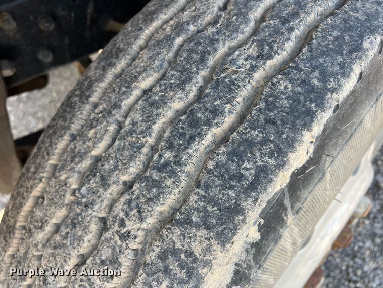 image for item MQ9875 1980 Mack  semi truck