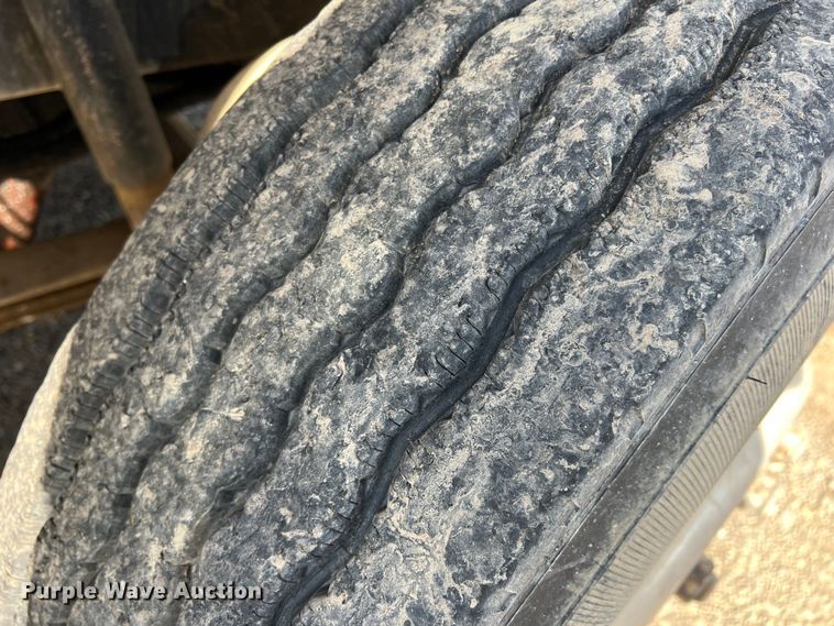 image for item MQ9875 1980 Mack  semi truck