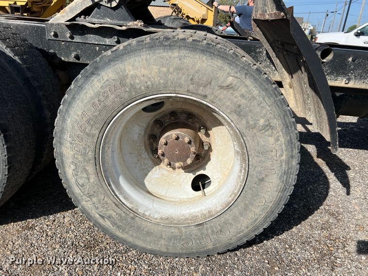 image for item MQ9875 1980 Mack  semi truck