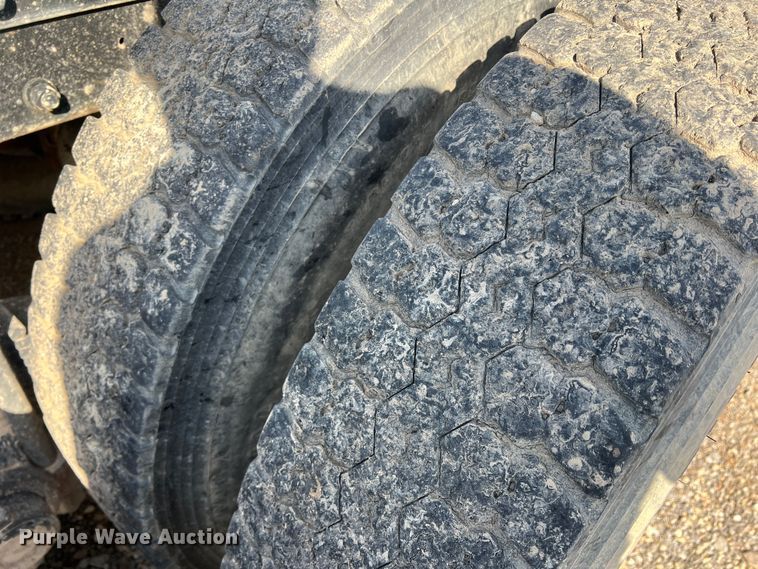 image for item MQ9875 1980 Mack  semi truck