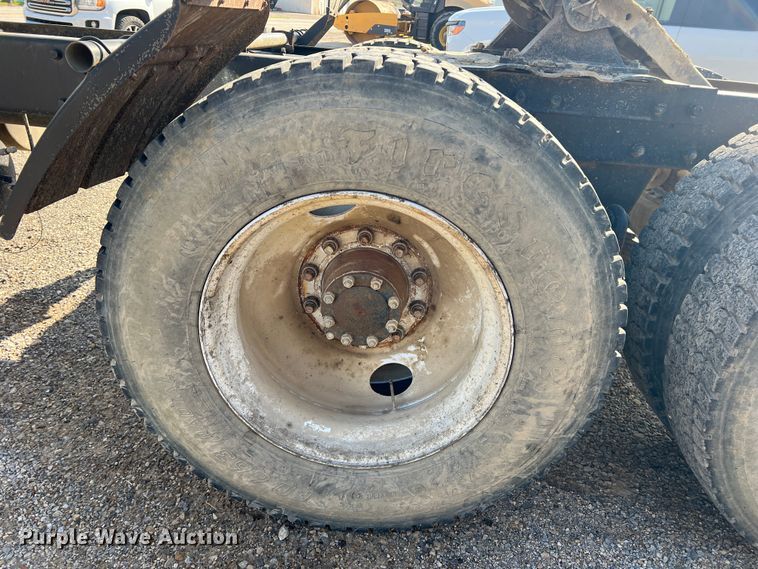 image for item MQ9875 1980 Mack  semi truck