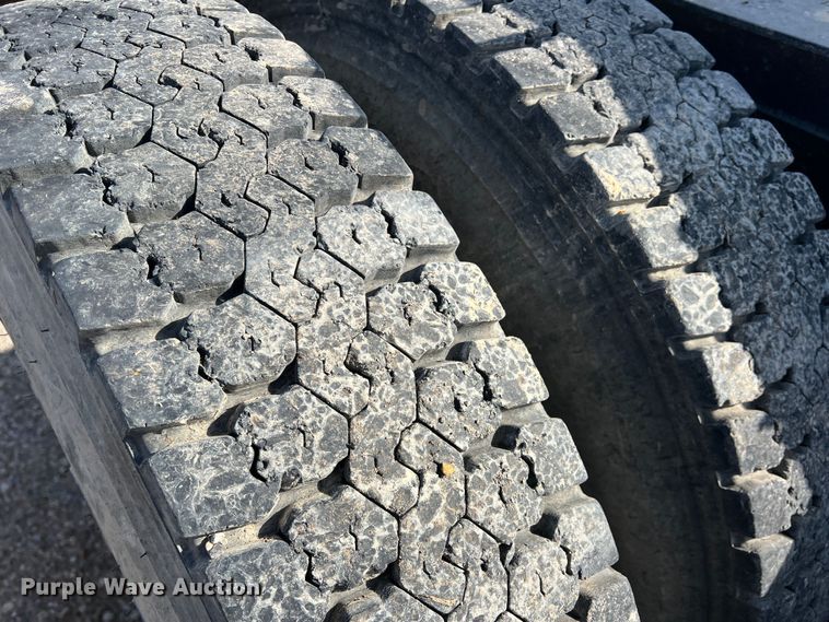 image for item MQ9875 1980 Mack  semi truck