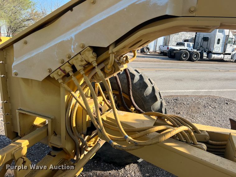 image for item MQ9876 1993 Caterpillar 12G  motor grader