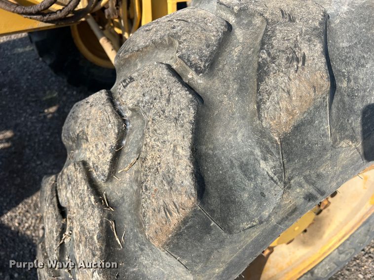 image for item MQ9876 1993 Caterpillar 12G  motor grader