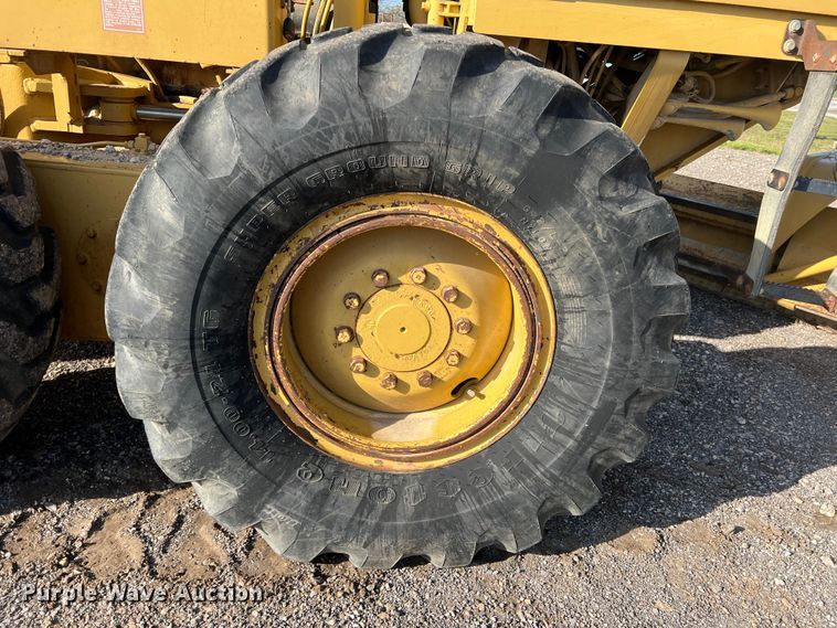 image for item MQ9876 1993 Caterpillar 12G  motor grader