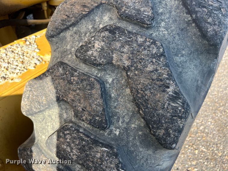 image for item MQ9876 1993 Caterpillar 12G  motor grader