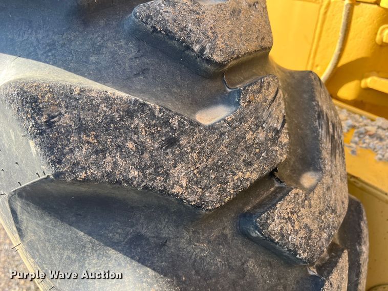 image for item MQ9876 1993 Caterpillar 12G  motor grader