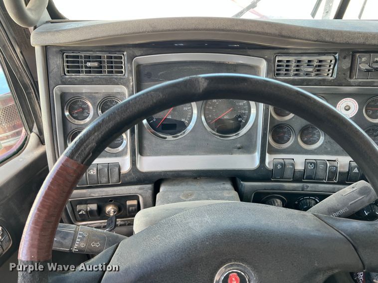 image for item MQ9879 2008 Kenworth W900  dump truck