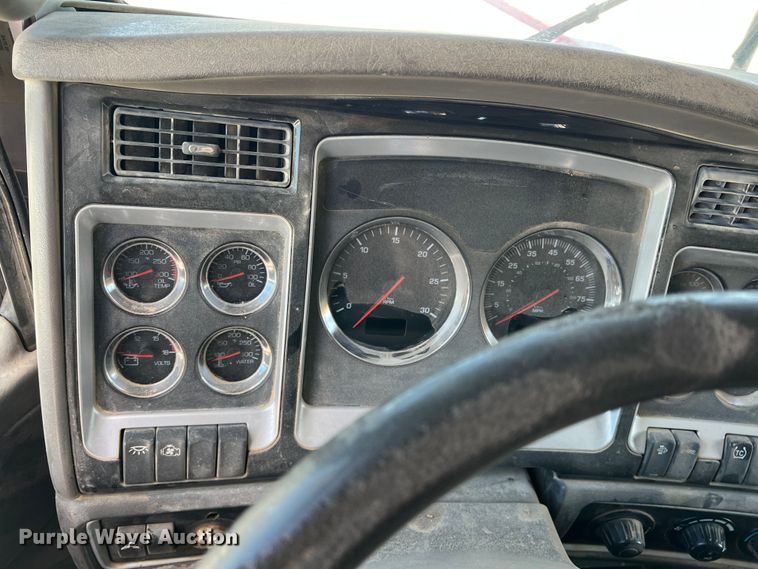 image for item MQ9879 2008 Kenworth W900  dump truck