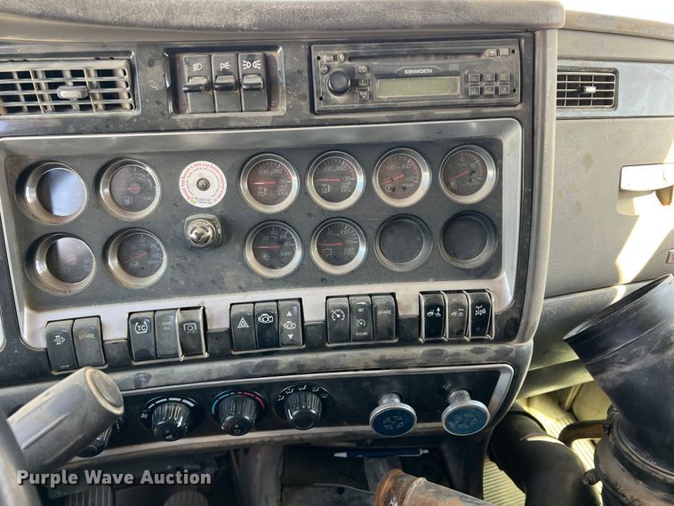 image for item MQ9879 2008 Kenworth W900  dump truck