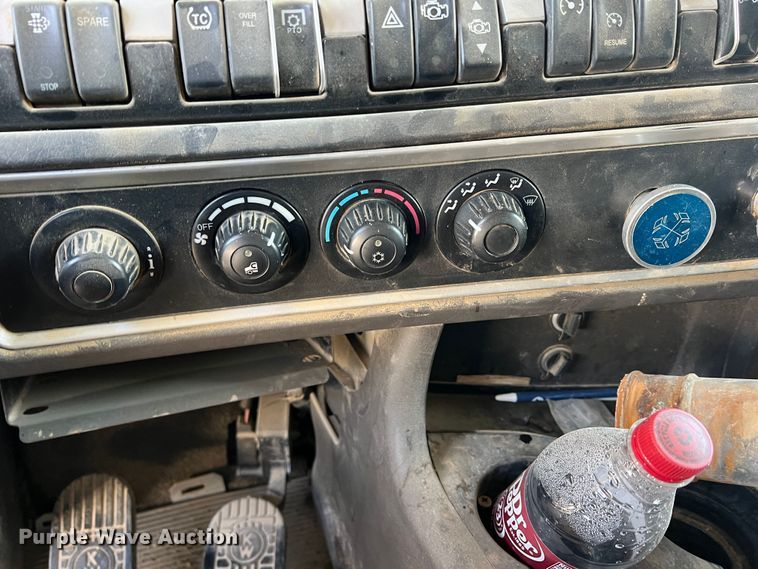 image for item MQ9879 2008 Kenworth W900  dump truck