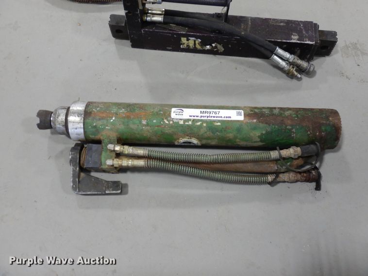 image for item MR9767 (2) Hurst hydraulic spreaders