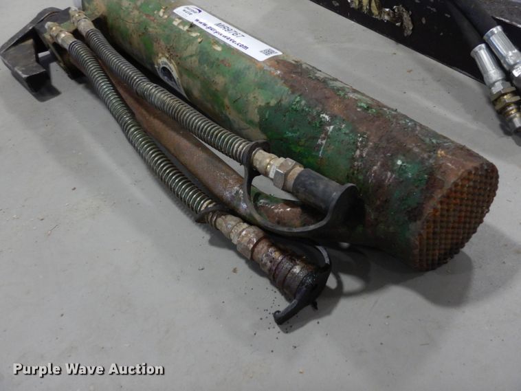 image for item MR9767 (2) Hurst hydraulic spreaders