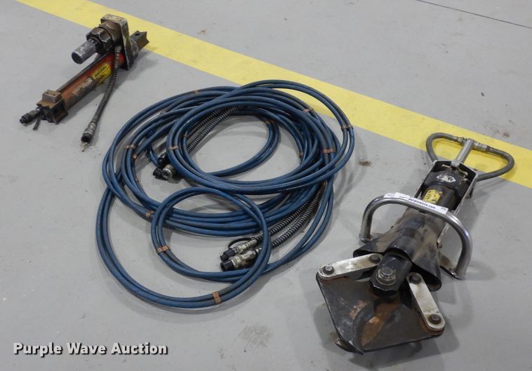 image for item MR9769 (2) hydraulic rescue tools
