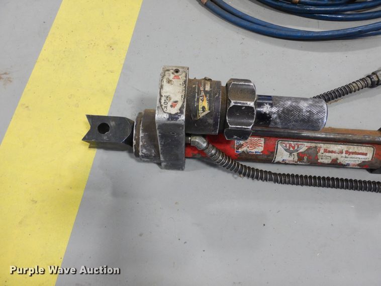 image for item MR9769 (2) hydraulic rescue tools