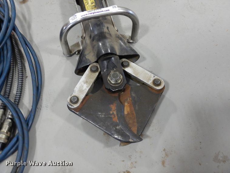 image for item MR9769 (2) hydraulic rescue tools